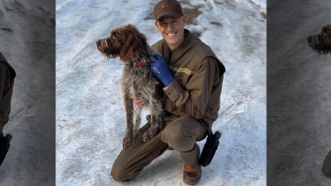 Un chauffeur d’UPS saute dans un étang glacé pour sauver un chien qui se noie, puis termine son itinéraire