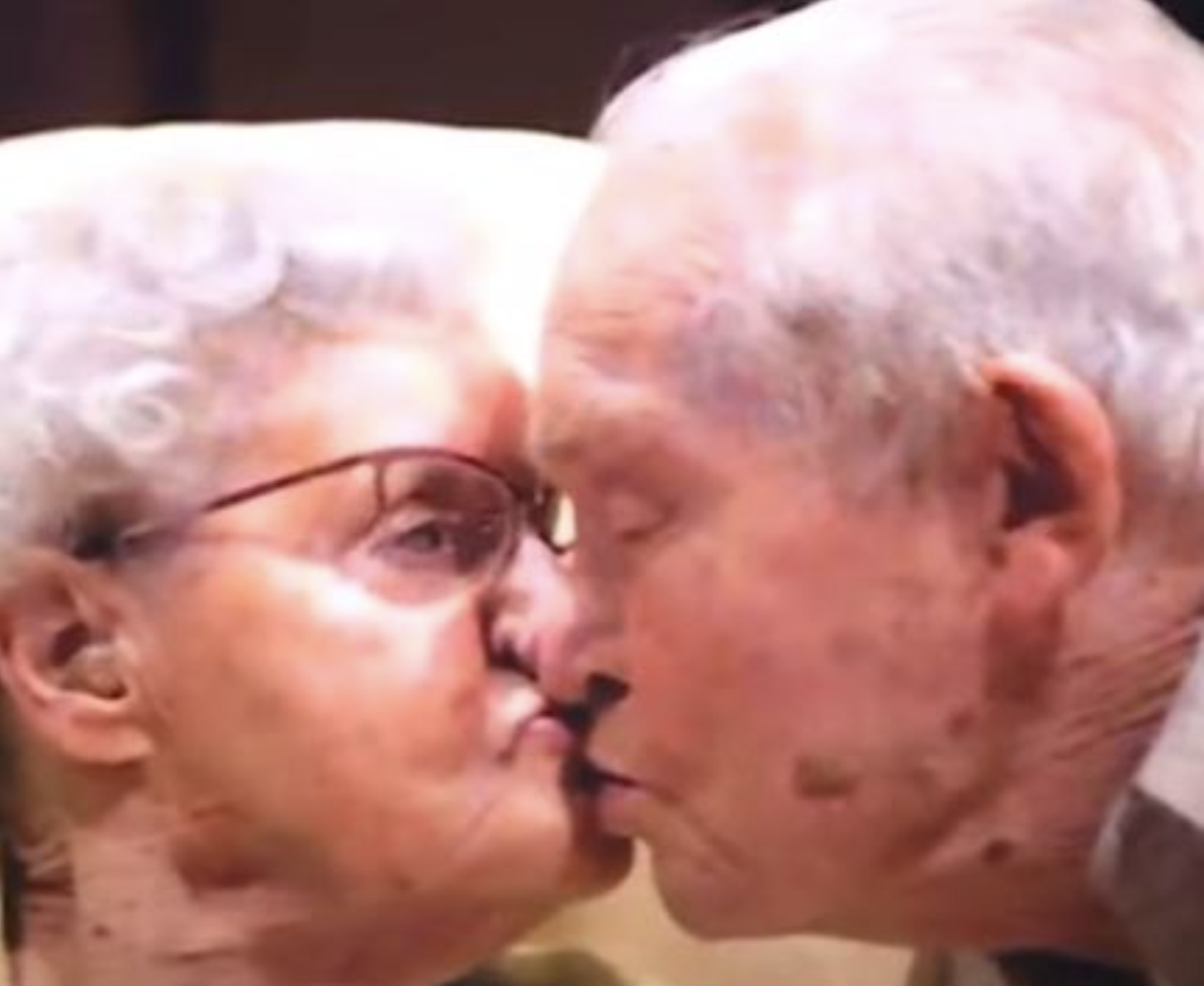 Un couple qui a été heureusement marié depuis plus de 80 ans atteint ensemble l’âge de 100 ans.
