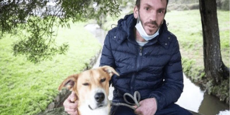 Cet homme sans-abri a refusé d’échanger son animal de compagnie bien-aimé au refuge